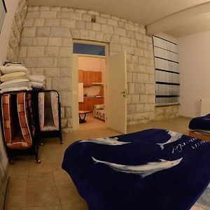 Üç Kişilik Oda
